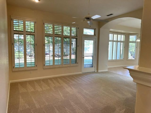 216 Mustang Ct, Roseville, CA 95747