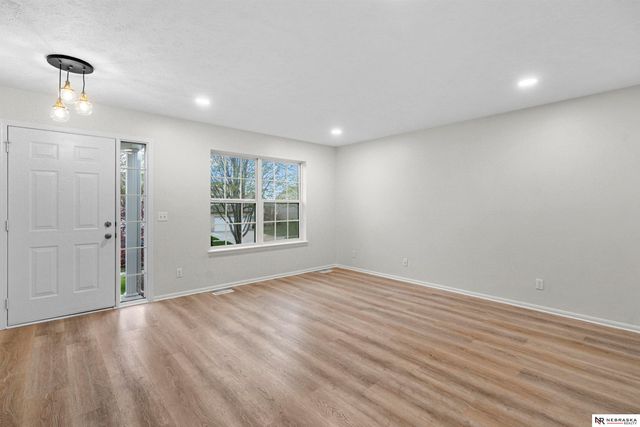 1711 N 206th Street, Elkhorn, NE 68022