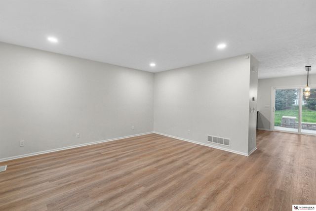 1711 N 206th Street, Elkhorn, NE 68022