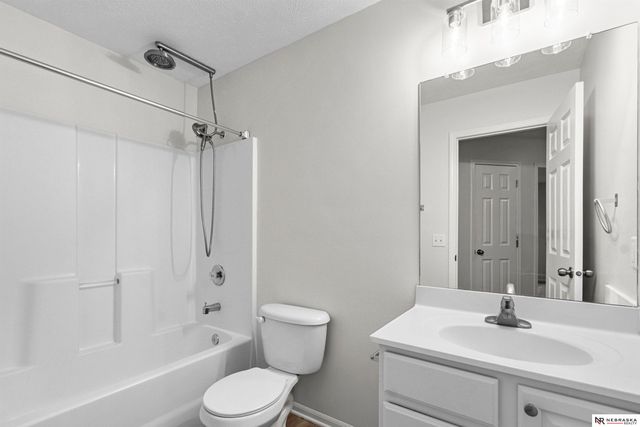 1711 N 206th Street, Elkhorn, NE 68022