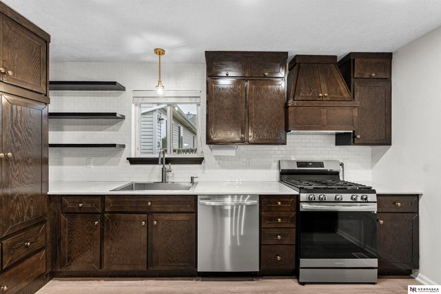 1711 N 206th Street, Elkhorn, NE 68022