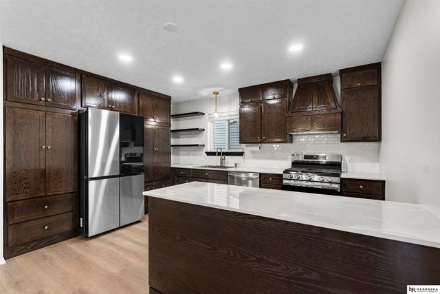 1711 N 206th Street, Elkhorn, NE 68022