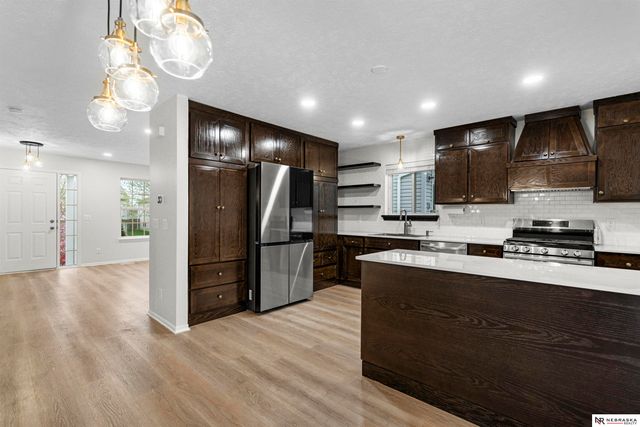 1711 N 206th Street, Elkhorn, NE 68022