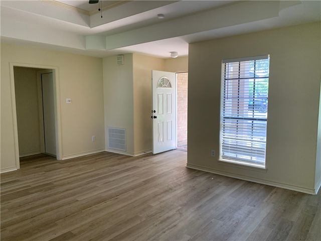 7017 Glasgow Dr, Corpus Christi, TX 78413