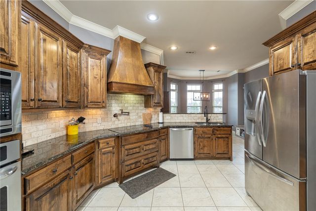 2439 Brookwater Lane, Fayetteville, AR 72703