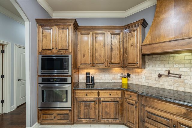 2439 Brookwater Lane, Fayetteville, AR 72703