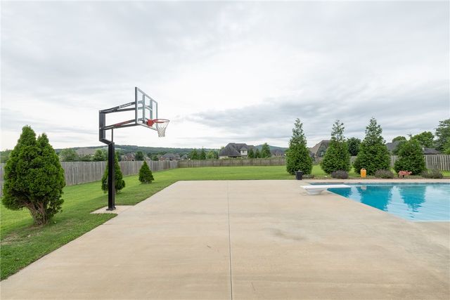2439 Brookwater Lane, Fayetteville, AR 72703