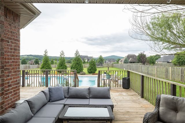 2439 Brookwater Lane, Fayetteville, AR 72703