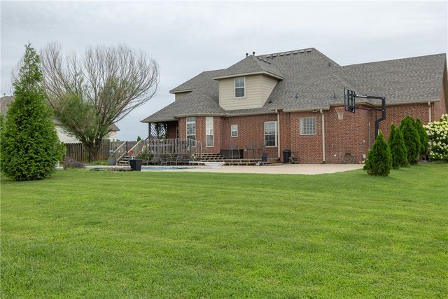 2439 Brookwater Lane, Fayetteville, AR 72703