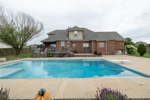 2439 Brookwater Lane, Fayetteville, AR 72703