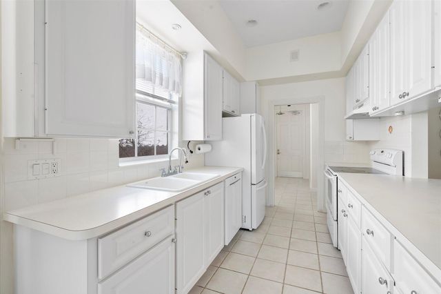 2563 James River Road, West Palm Beach, FL 33411