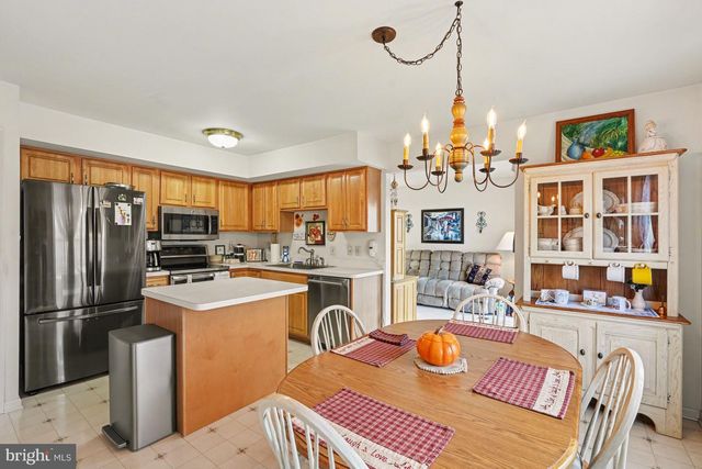 321 CHERRY ST, Pennsburg, PA 18073