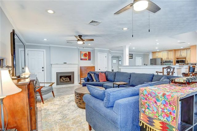 5013 Regina LN, Virginia Beach, VA 23455