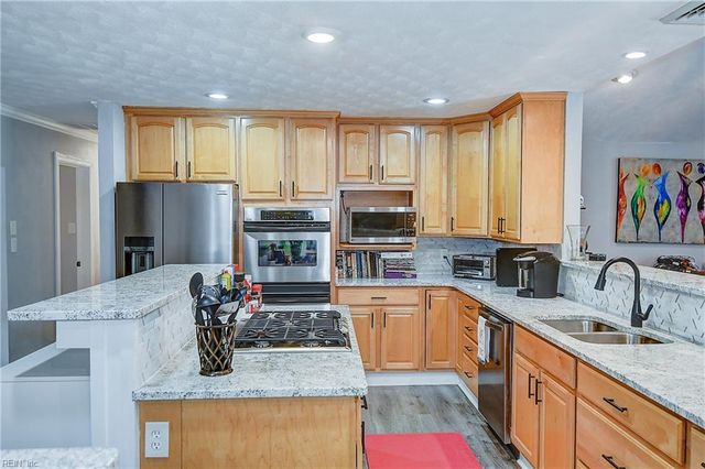 5013 Regina LN, Virginia Beach, VA 23455