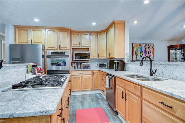 5013 Regina LN, Virginia Beach, VA 23455