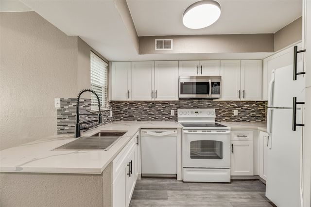 3113 Sondra Drive 206, Fort Worth, TX 76107