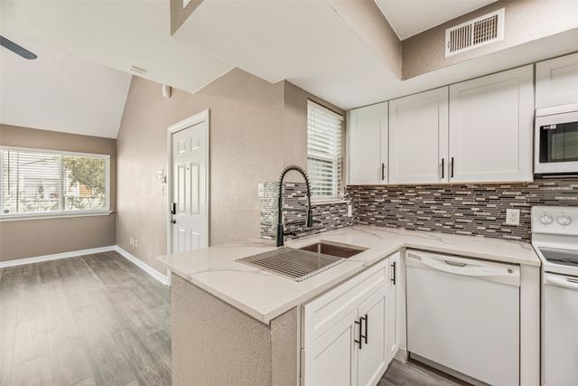 3113 Sondra Drive 206, Fort Worth, TX 76107