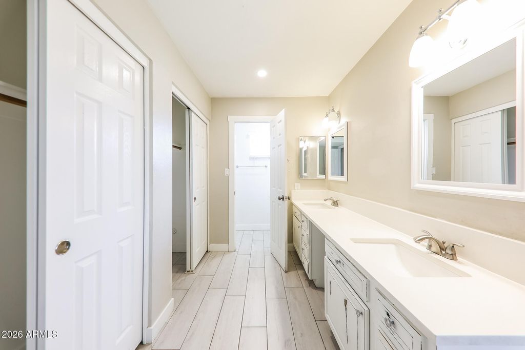 Image 16 of property listing at 10215 N 35TH Drive, Phoenix, AZ 85051
