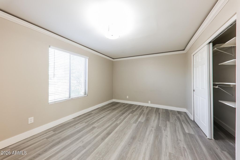 Image 17 of property listing at 10215 N 35TH Drive, Phoenix, AZ 85051