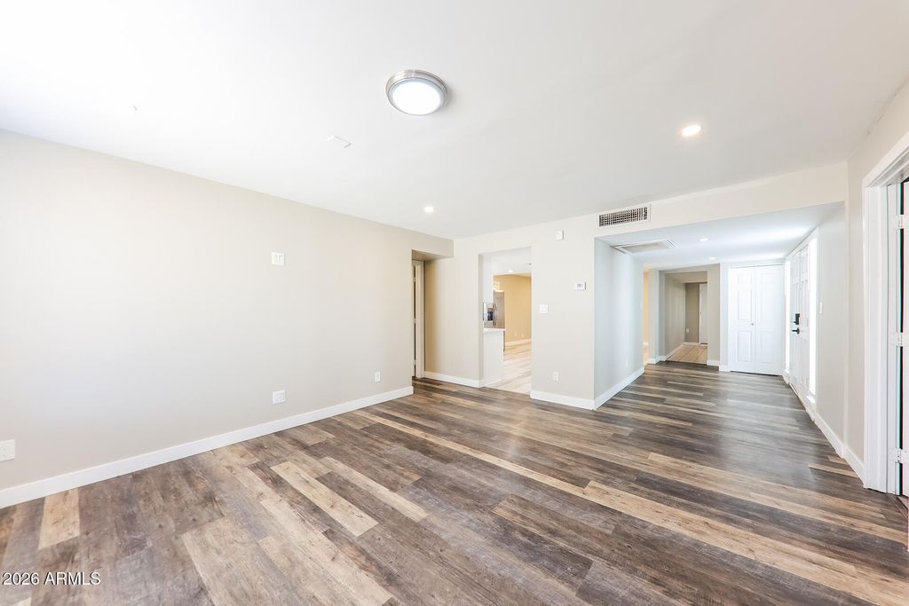 Image 3 of property listing at 10215 N 35TH Drive, Phoenix, AZ 85051