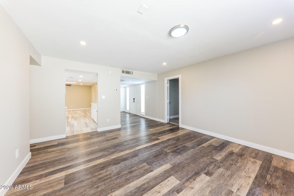 Image 4 of property listing at 10215 N 35TH Drive, Phoenix, AZ 85051