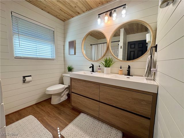 209 Dennis Lane, St Clairsville, OH 43950