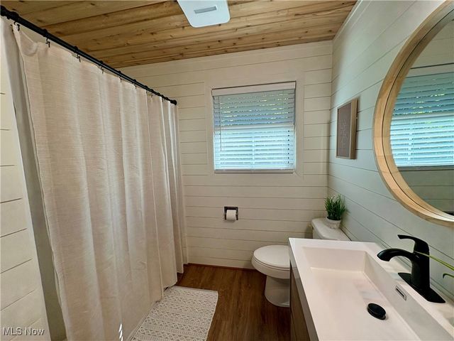 209 Dennis Lane, St Clairsville, OH 43950