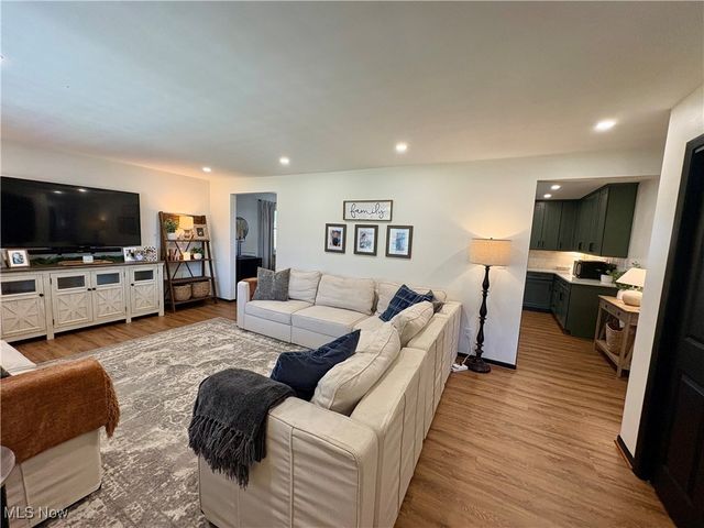 209 Dennis Lane, St Clairsville, OH 43950