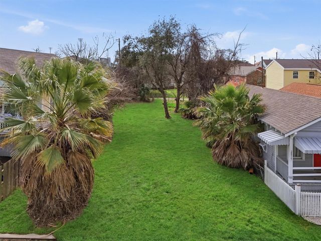 2815 Avenue K, Galveston, TX 77550