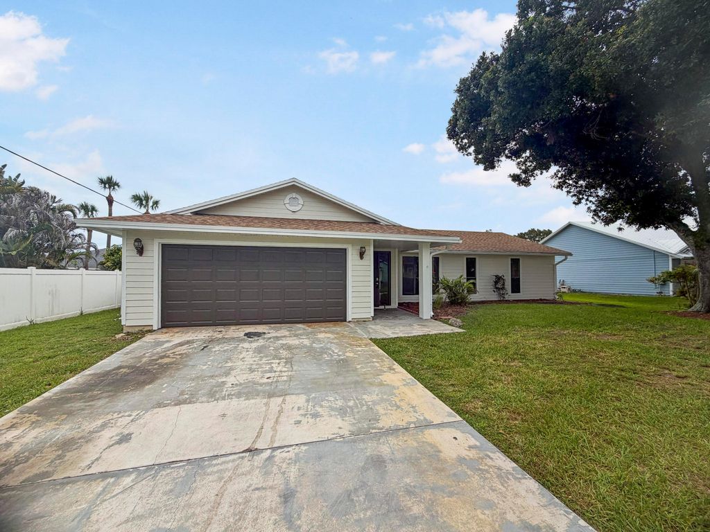 2305 SW Fern Circle, Port St. Lucie, Port St Lucie, FL 34953