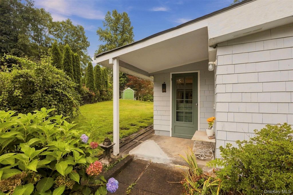 44 Durrin Avenue, Cortlandt Manor, NY 10567 — exterior