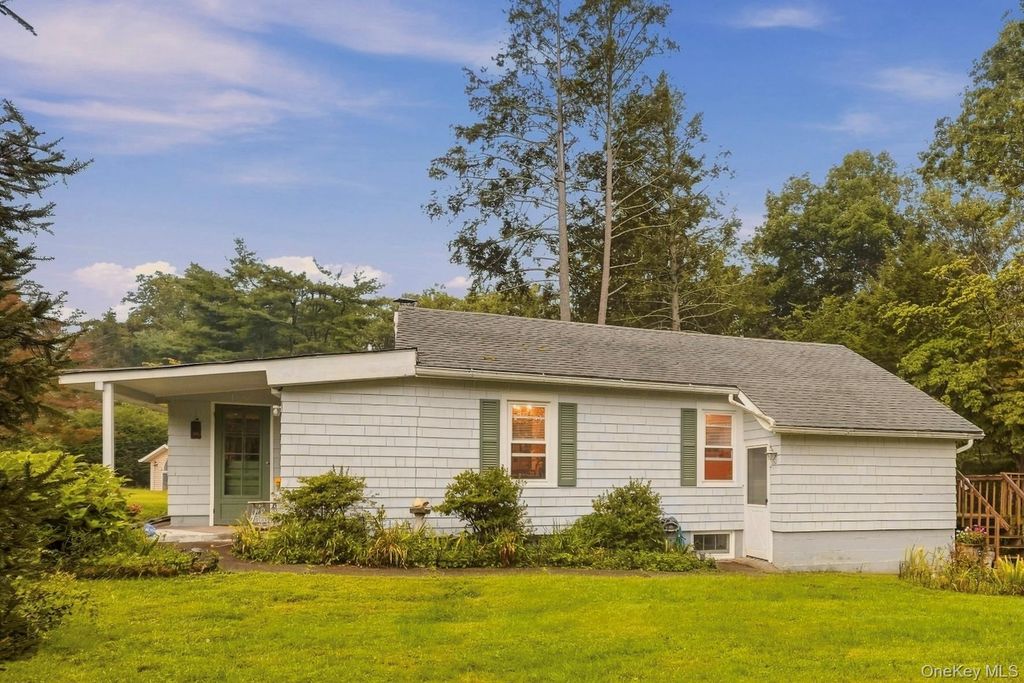 44 Durrin Avenue, Cortlandt Manor, NY 10567 — photo 2