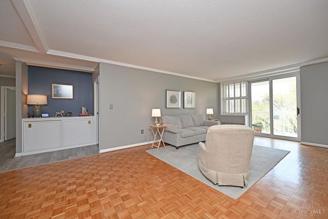 2444 Madison Road, Cincinnati, OH 45208