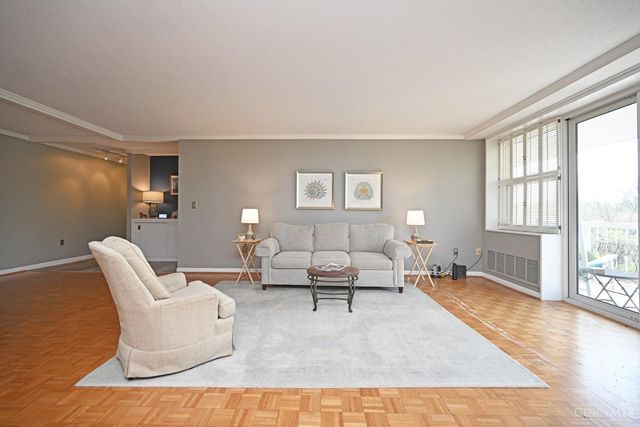 2444 Madison Road, Cincinnati, OH 45208