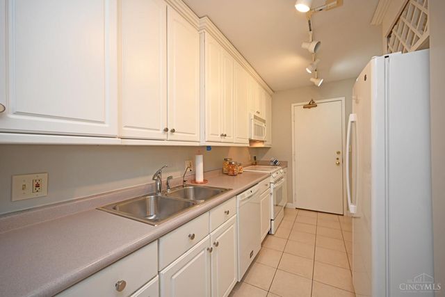 2444 Madison Road, Cincinnati, OH 45208