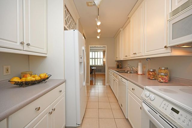 2444 Madison Road, Cincinnati, OH 45208