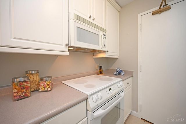 2444 Madison Road, Cincinnati, OH 45208