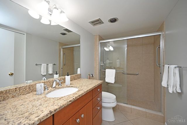 2444 Madison Road, Cincinnati, OH 45208