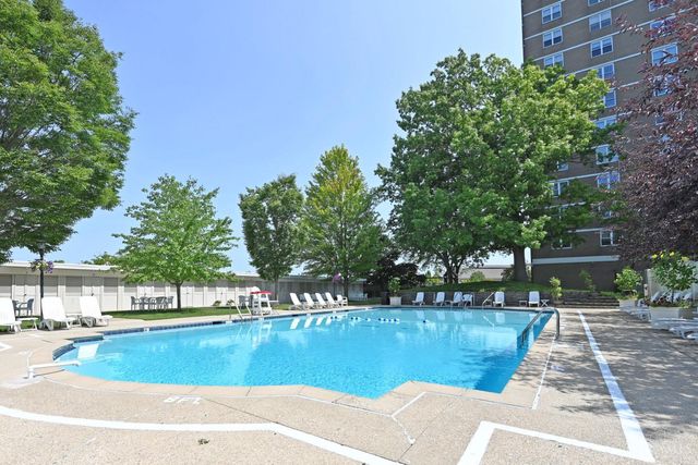 2444 Madison Road, Cincinnati, OH 45208