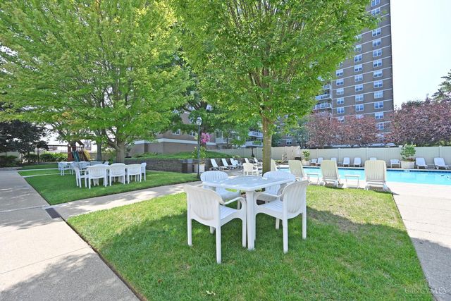 2444 Madison Road, Cincinnati, OH 45208