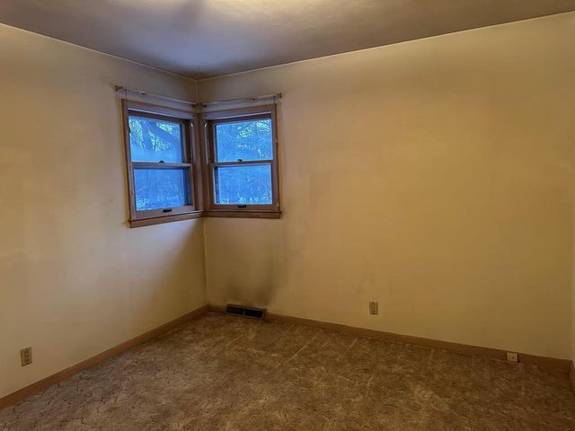 12725 W Nicolet AVENUE, New Berlin, WI 53151