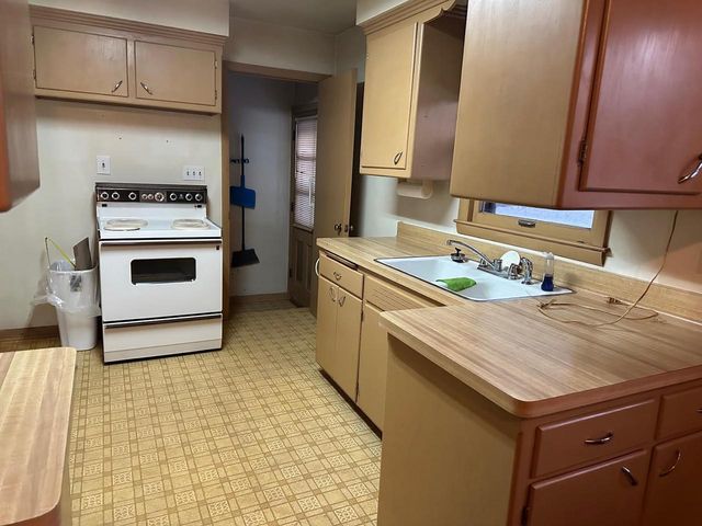 12725 W Nicolet AVENUE, New Berlin, WI 53151