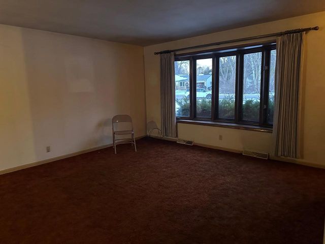 12725 W Nicolet AVENUE, New Berlin, WI 53151