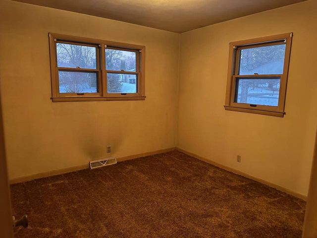 12725 W Nicolet AVENUE, New Berlin, WI 53151