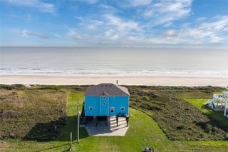 3180 Gulf Castle Drive, Crystal Beach, TX 77650