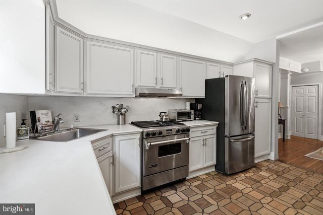 610 PINE ST, Philadelphia, PA 19106