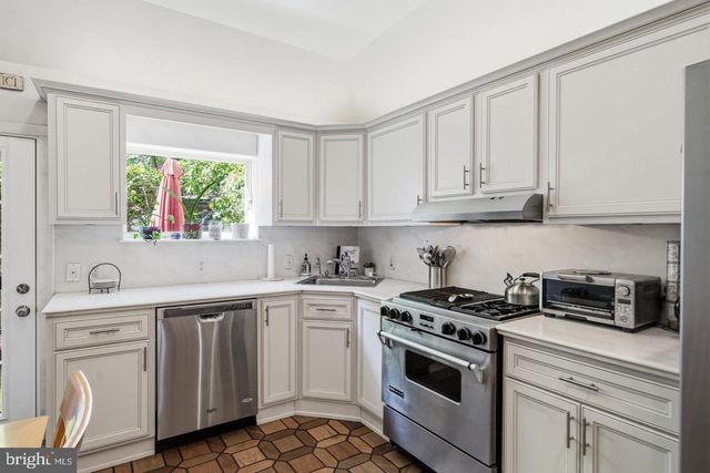 610 PINE ST, Philadelphia, PA 19106