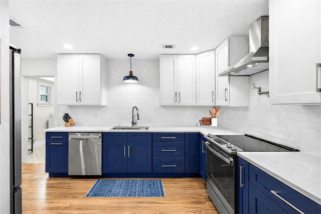 1303 W CARISSA COURT, Tampa, FL 33604