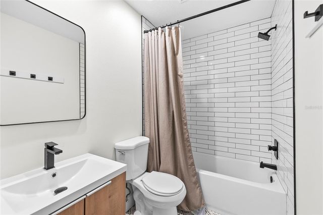 1303 W CARISSA COURT, Tampa, FL 33604