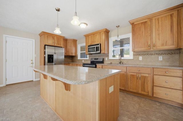 117 Linbrook DR, Newport News, VA 23602